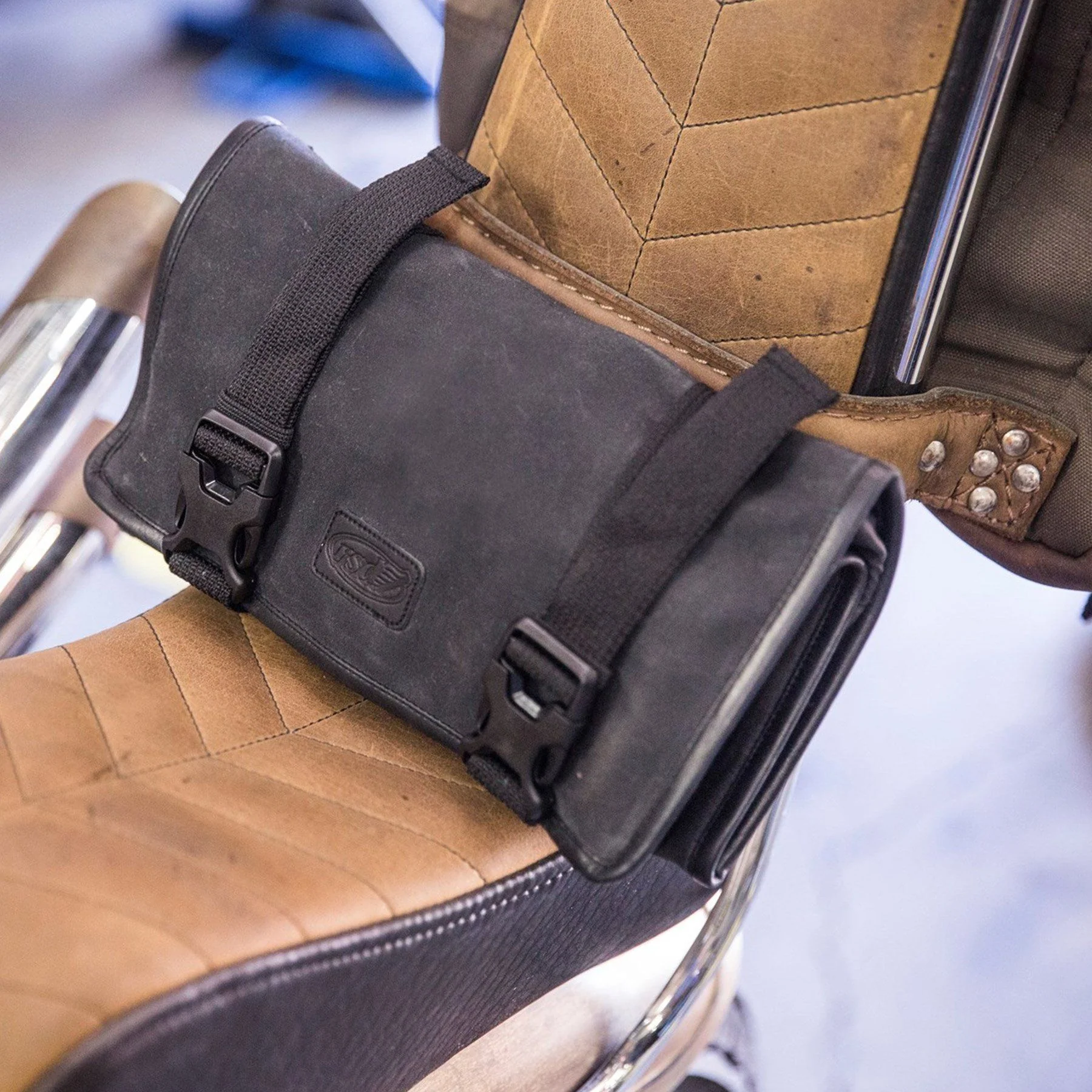 Roland Sands GTFO Werkzeugtasche Braun – Image 7