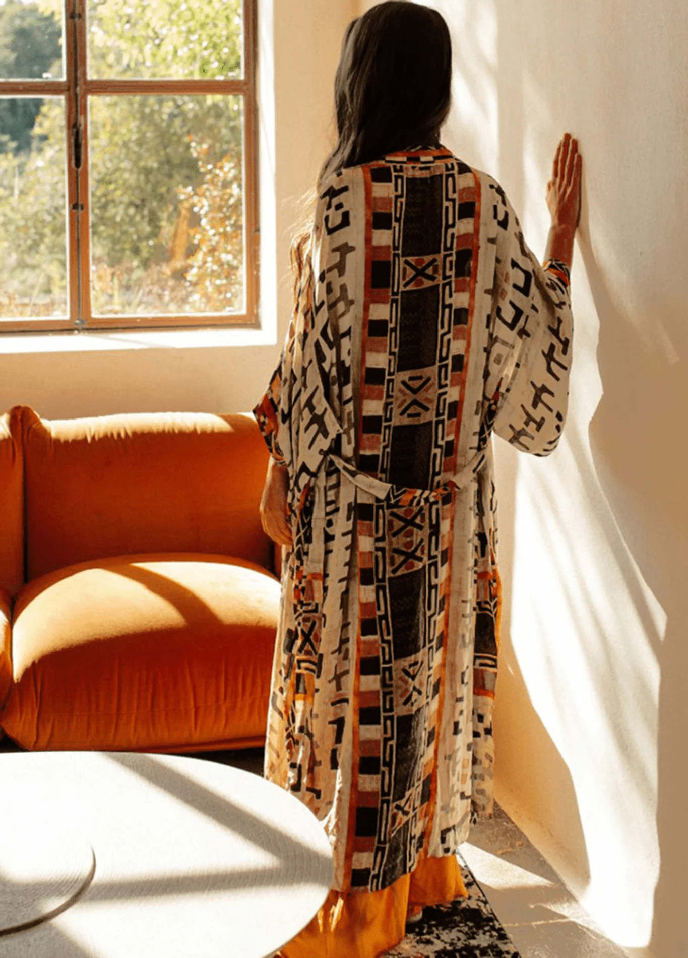 Kimono long beige gris à motif géométrique tribal – Image 2
